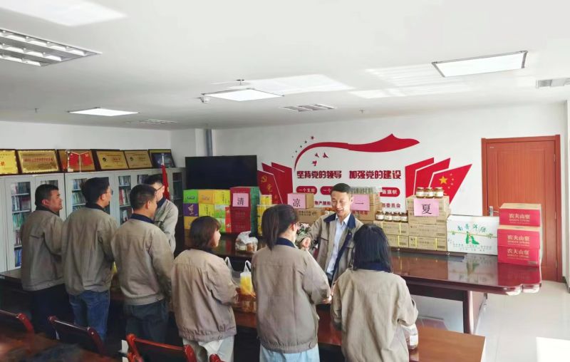 情系職工，夏送清涼——朝物開投公司開展夏日送清涼活動(dòng)