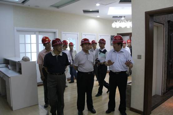 青海省經濟委員會黨組書記、主任，省國資委  黨委副書記、副主任吳海昆實地考察物產集團重點項目