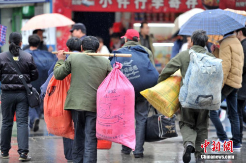 聚焦春節(jié)“恐歸族”：近鄉(xiāng)情怯，恐懼何來？(圖)